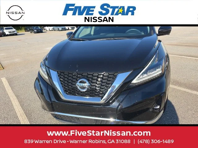 Used 2019 Black Nissan Platinum image 2
