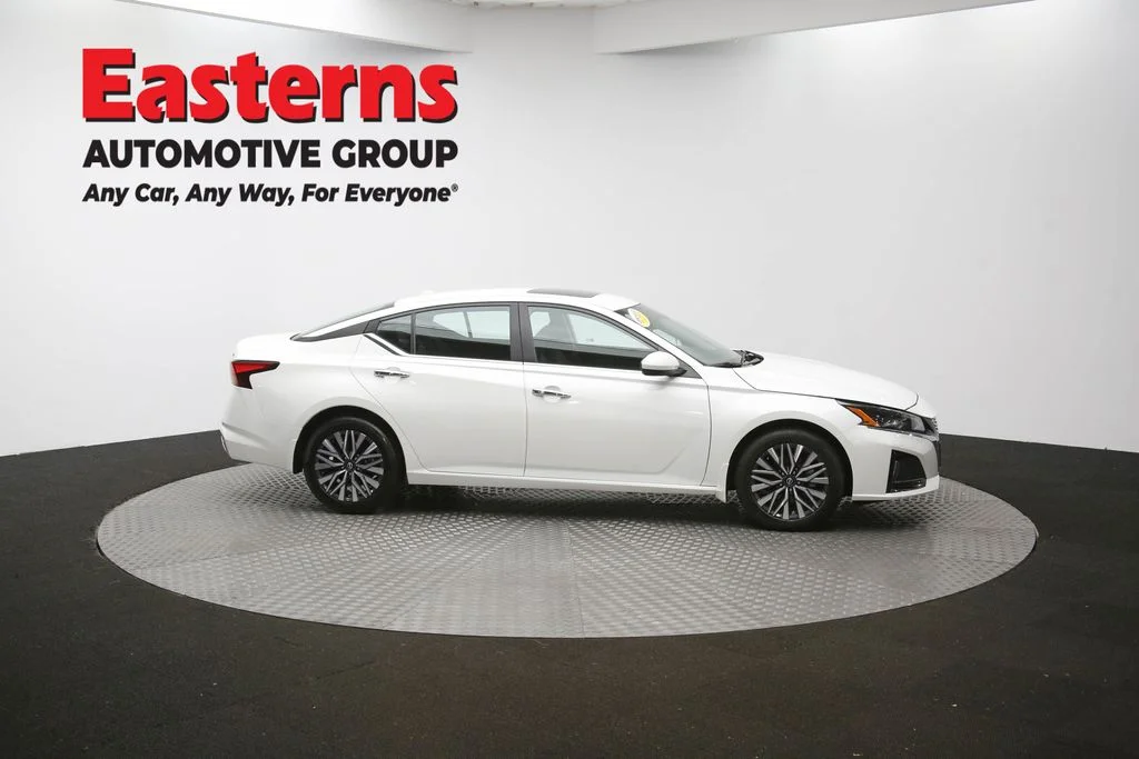 Used 2024 White Nissan 2.5 SV image 46