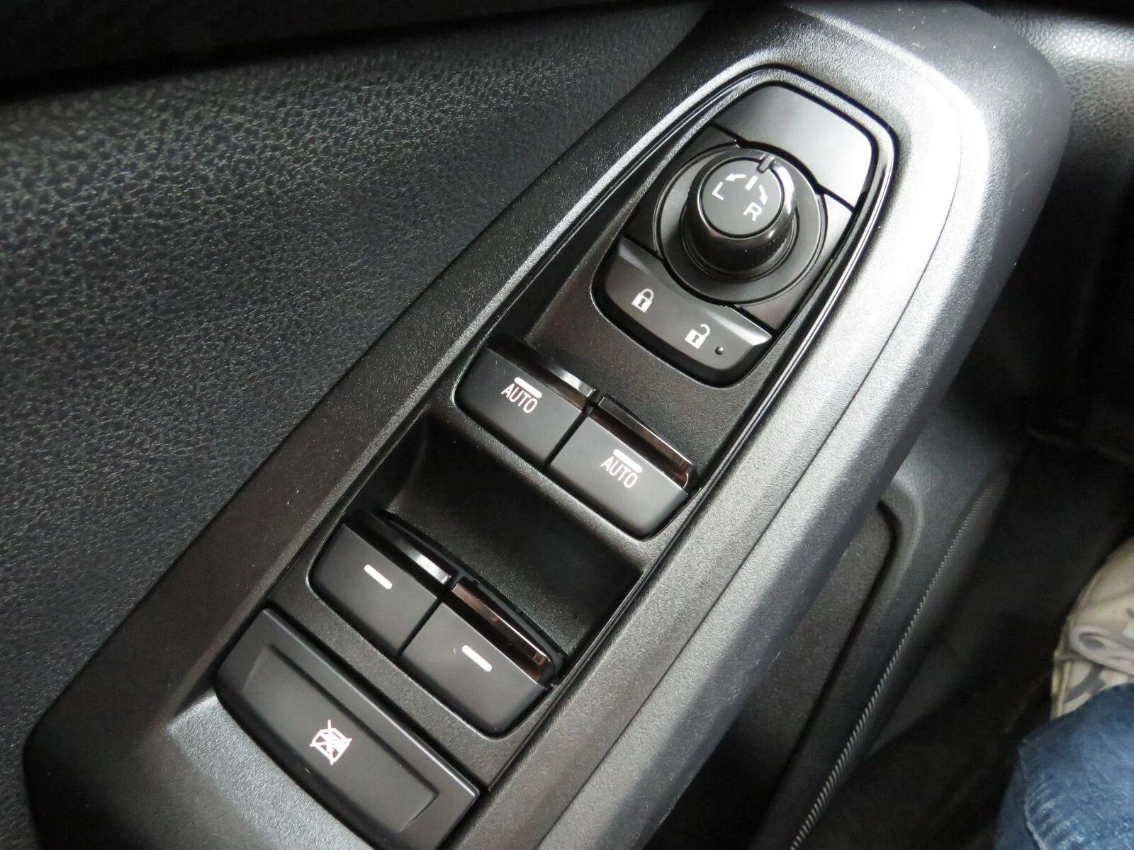 Used 2024 Crystal White Pea Subaru Sport image 31