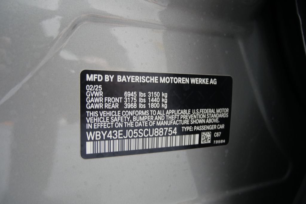 2025 BMW i7 50 - Photo 27