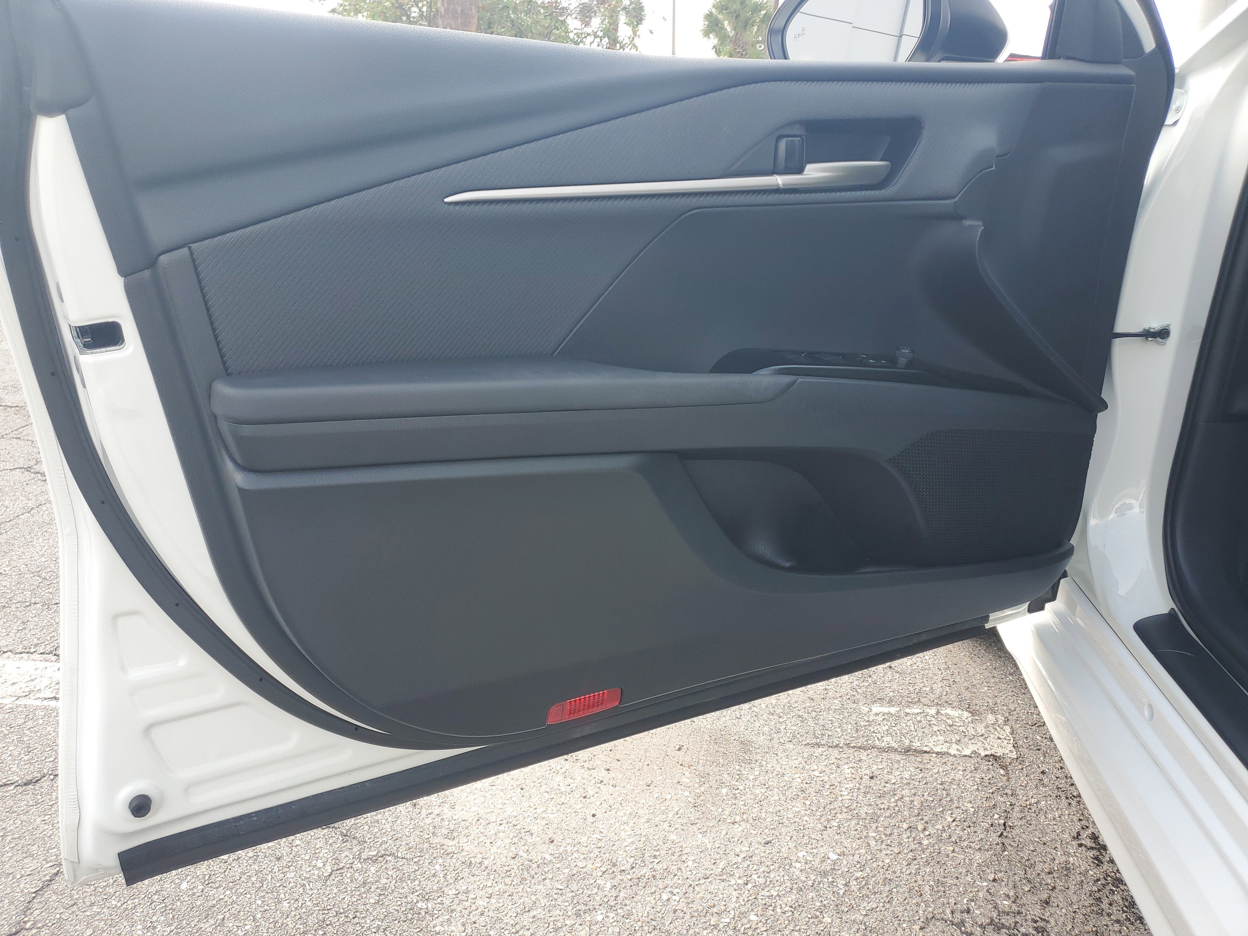 Used 2025 Ice Cap Toyota SE image 23
