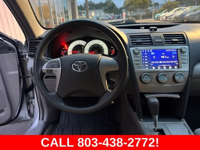 Used 2009 Silver Toyota  image 15