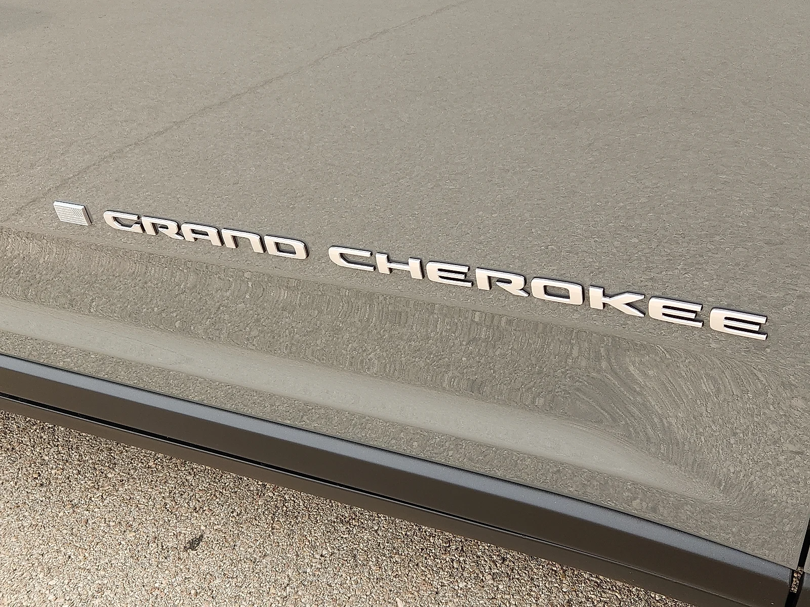 New 2027 Sting-Gray Clear-Coat Paint Jeep LAREDO X 4X4 image 8