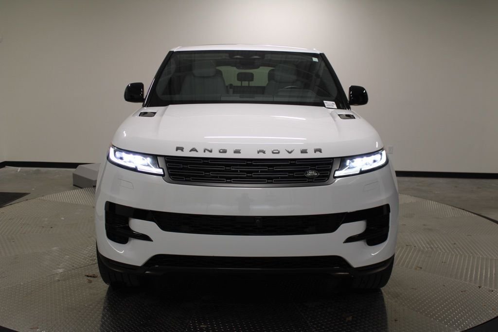 Used 2024  Land Rover SE image 14