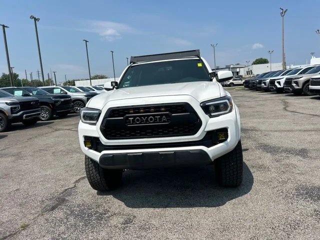 Used 2017 White Toyota SR5 image 8