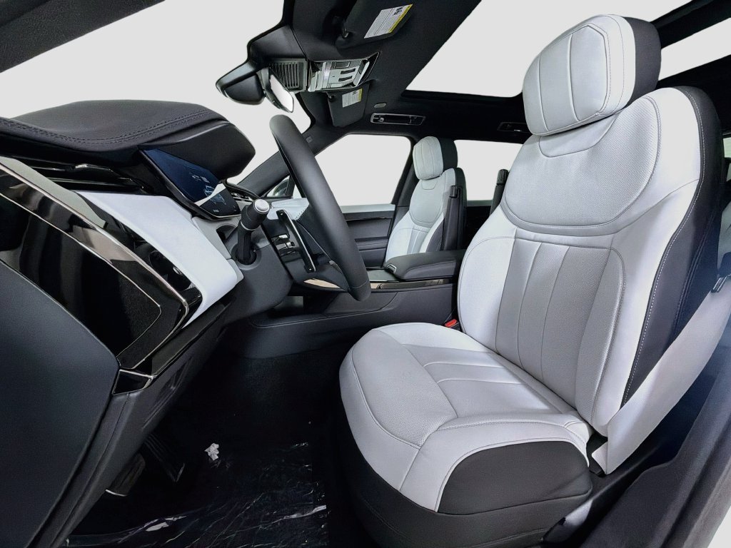 New 2027 Fuji White Land Rover  image 22