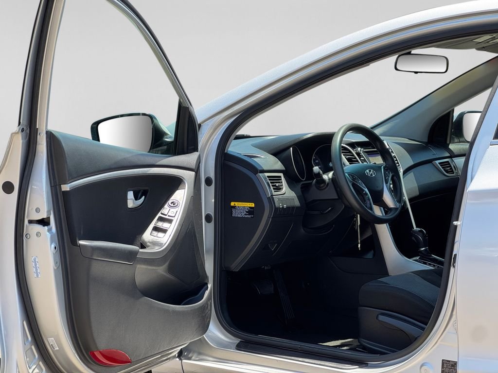 Used 2014 Shimmering Silver Hyundai Base image 9