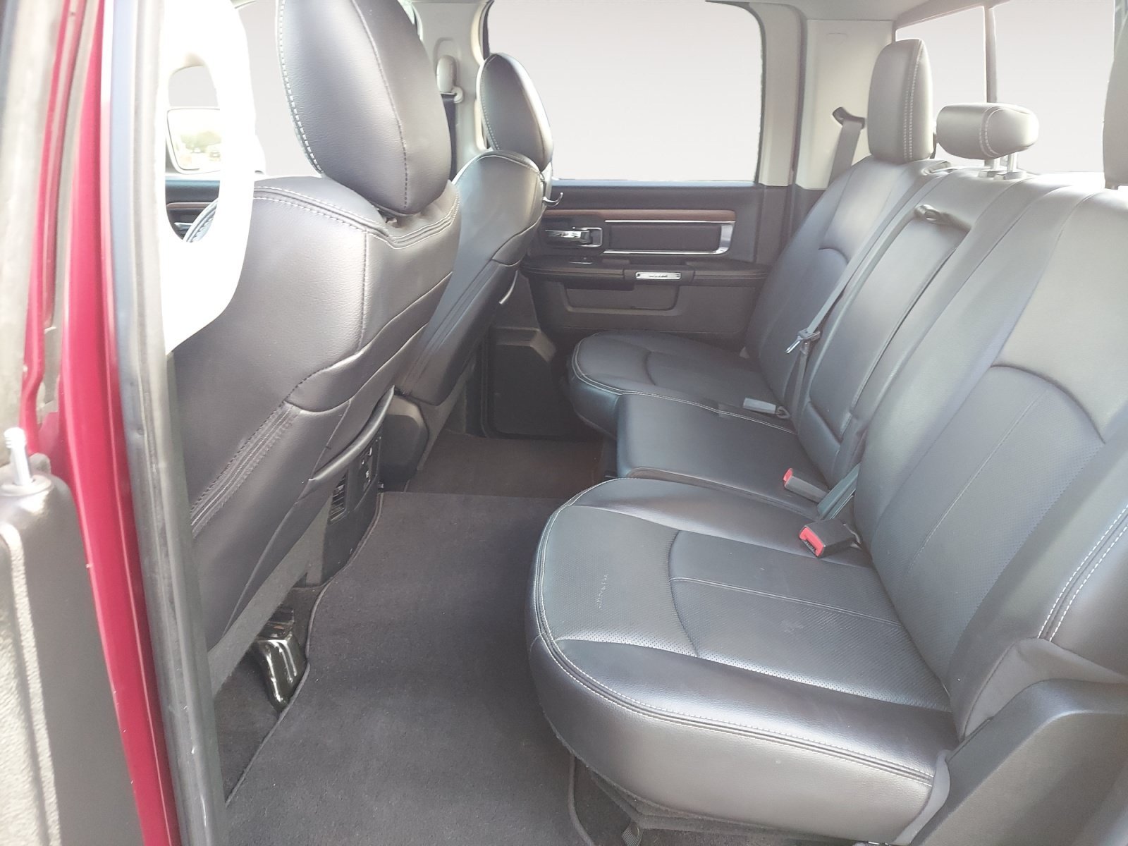 Used 2018 Delmonico Red Pearlcoat Ram Laramie image 24