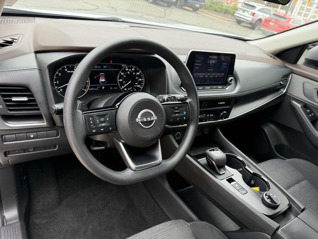 2023 Nissan Rogue SV photo 2