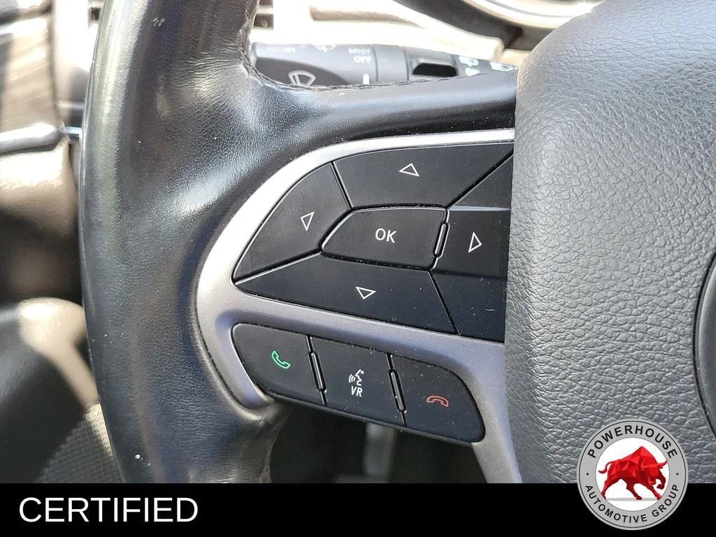 Used 2019 Silver Jeep Limited image 30
