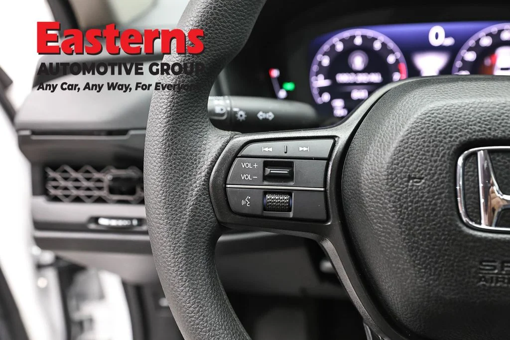 Used 2025 White Honda LX image 15