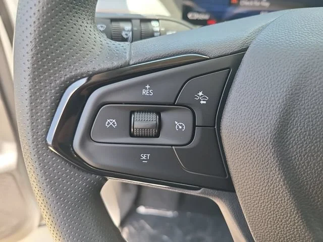 New 2027 Summit White Chevrolet LT image 25