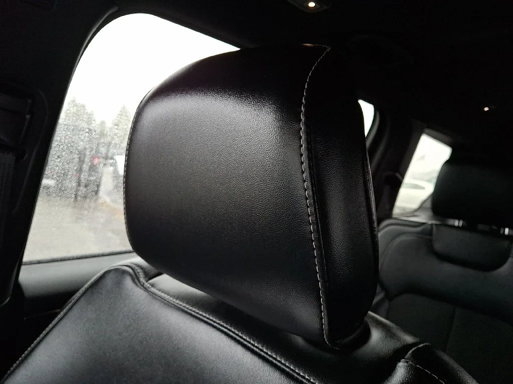 Used 2023 Diamond Black Crystal Pearlcoat Jeep Altitude image 18