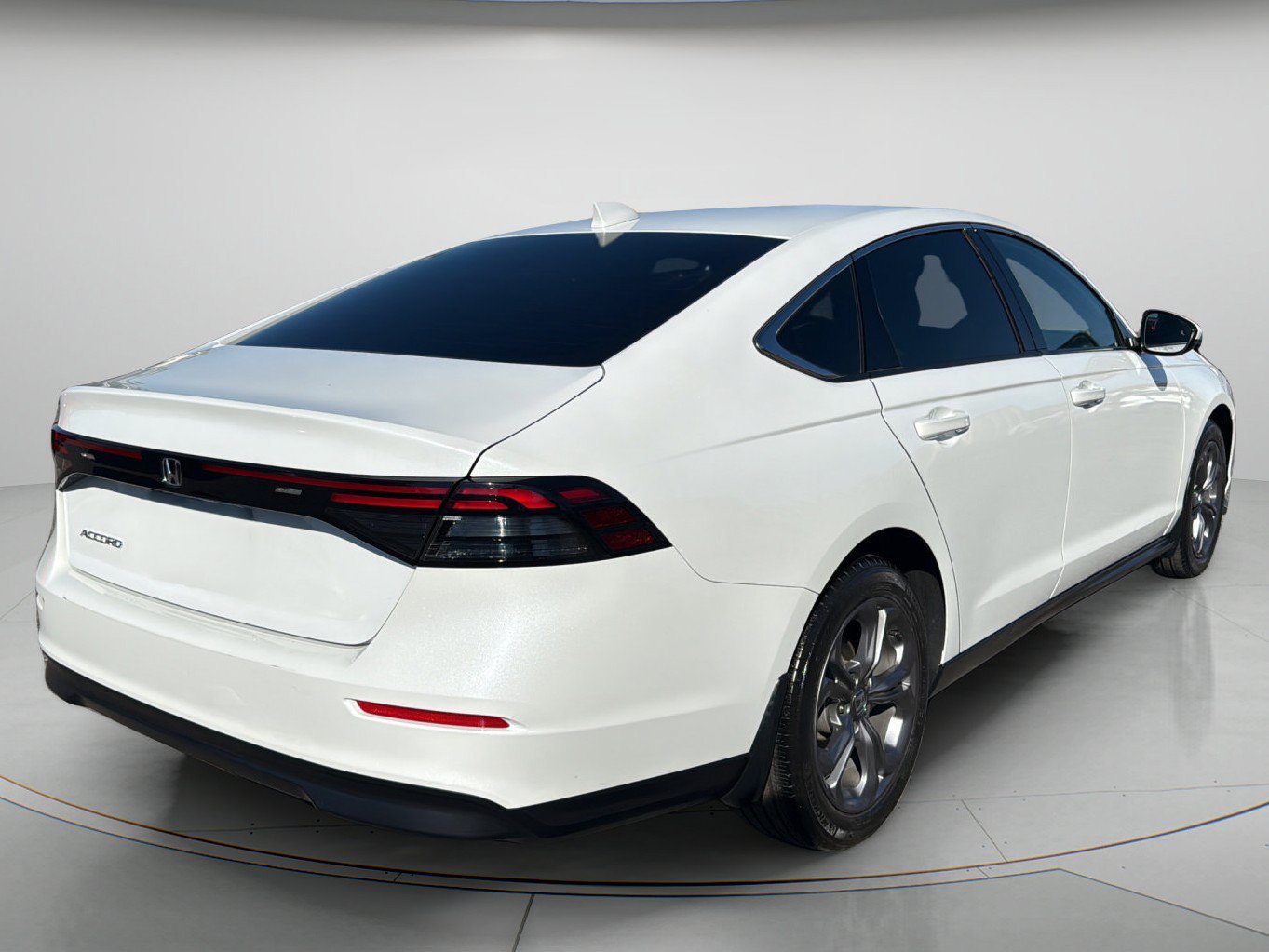 Used 2024 PLATINUM WHITE PEARL Honda EX image 17