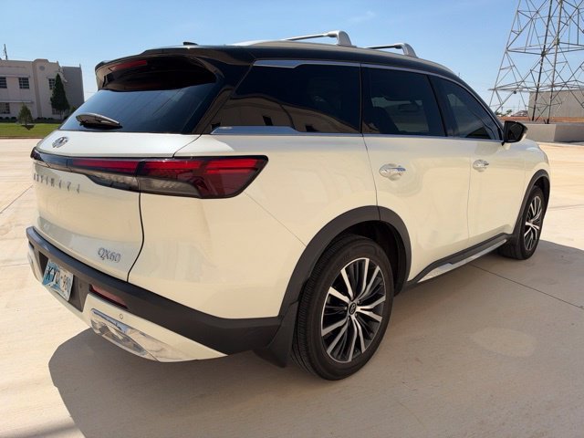 Used 2022 White INFINITI Sensory image 5
