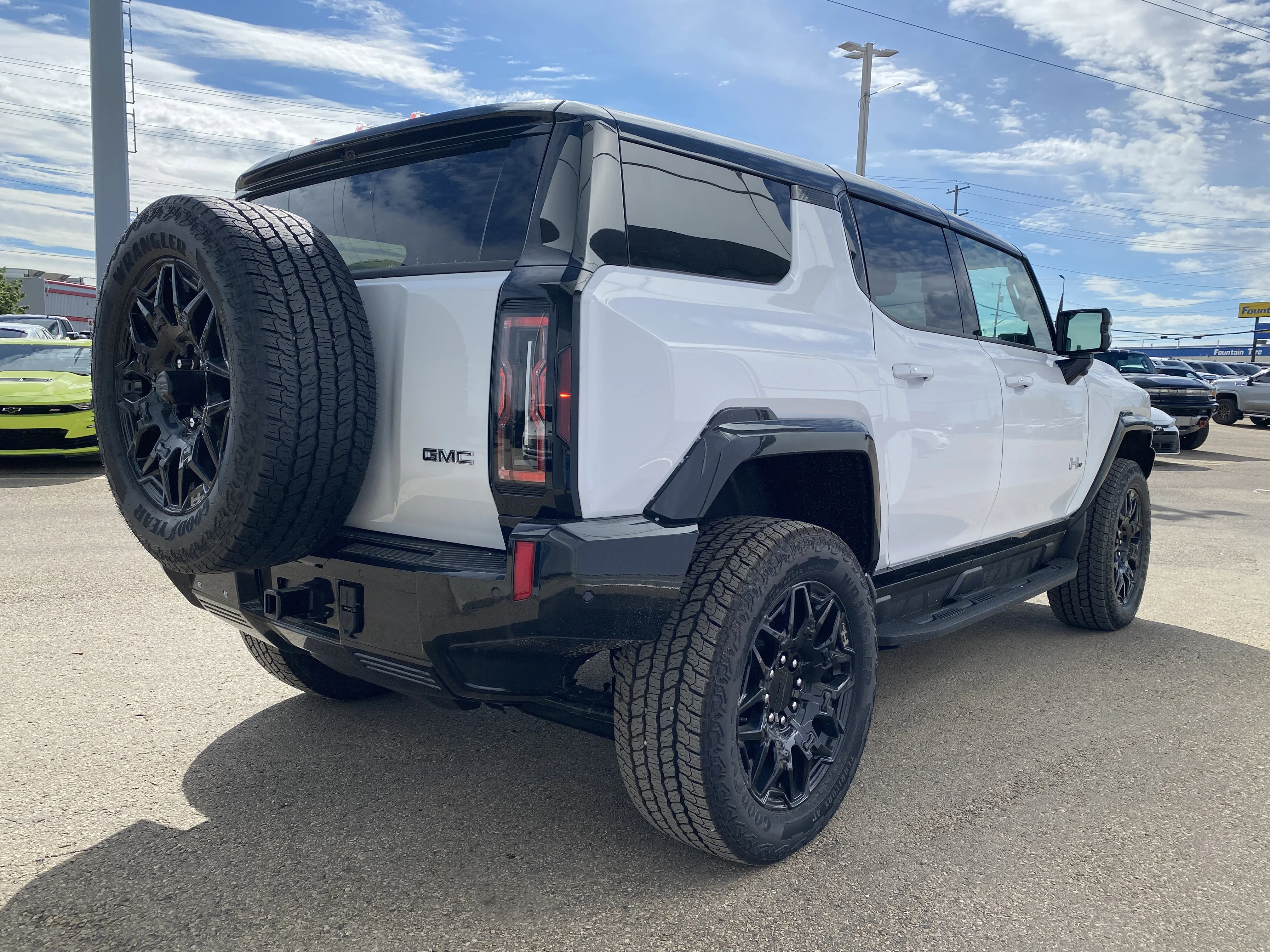 New 2026 INTERSTELLAR WHITE GMC 2X image 7