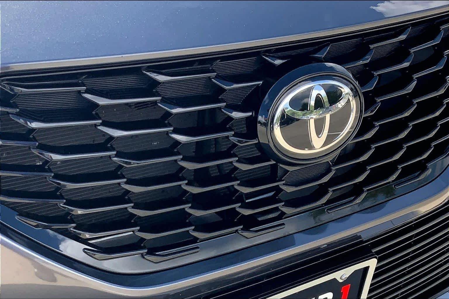 Used 2021 Magnetic Gray Metallic Toyota XSE image 28