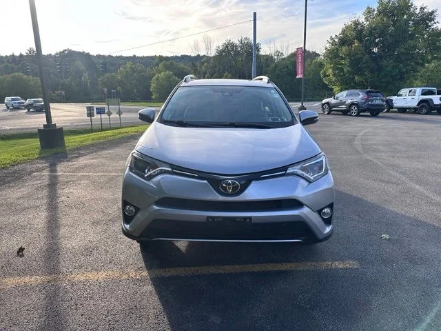 Used 2017 Silver Toyota XLE image 8