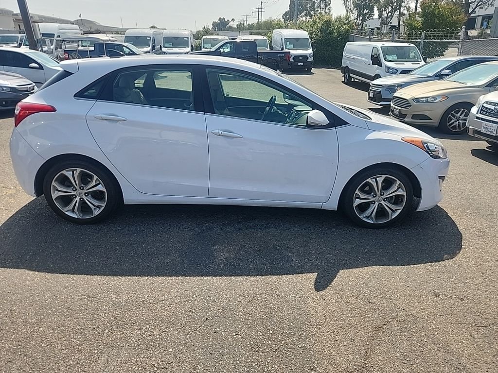 Used 2013 White Hyundai Base image 17