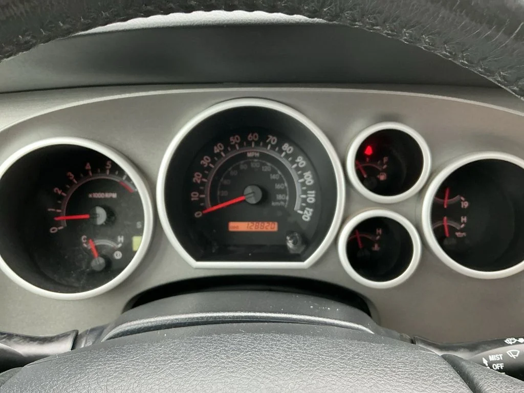 Used 2014 White Toyota SR5 image 16