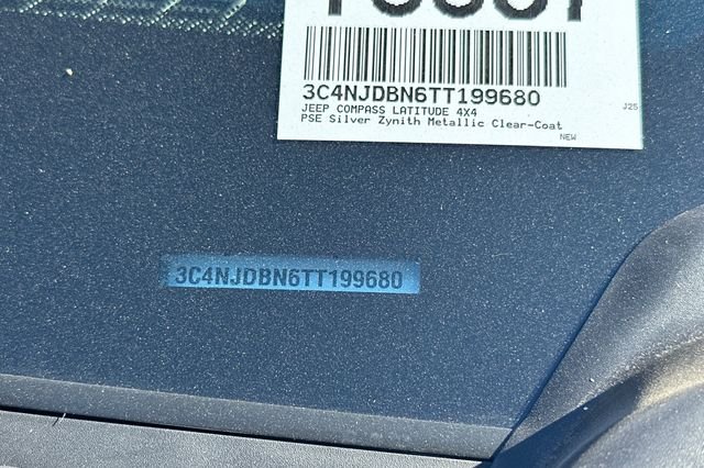 New 2026 Silver Zynith Metallic Clearcoat Jeep Latitude image 26