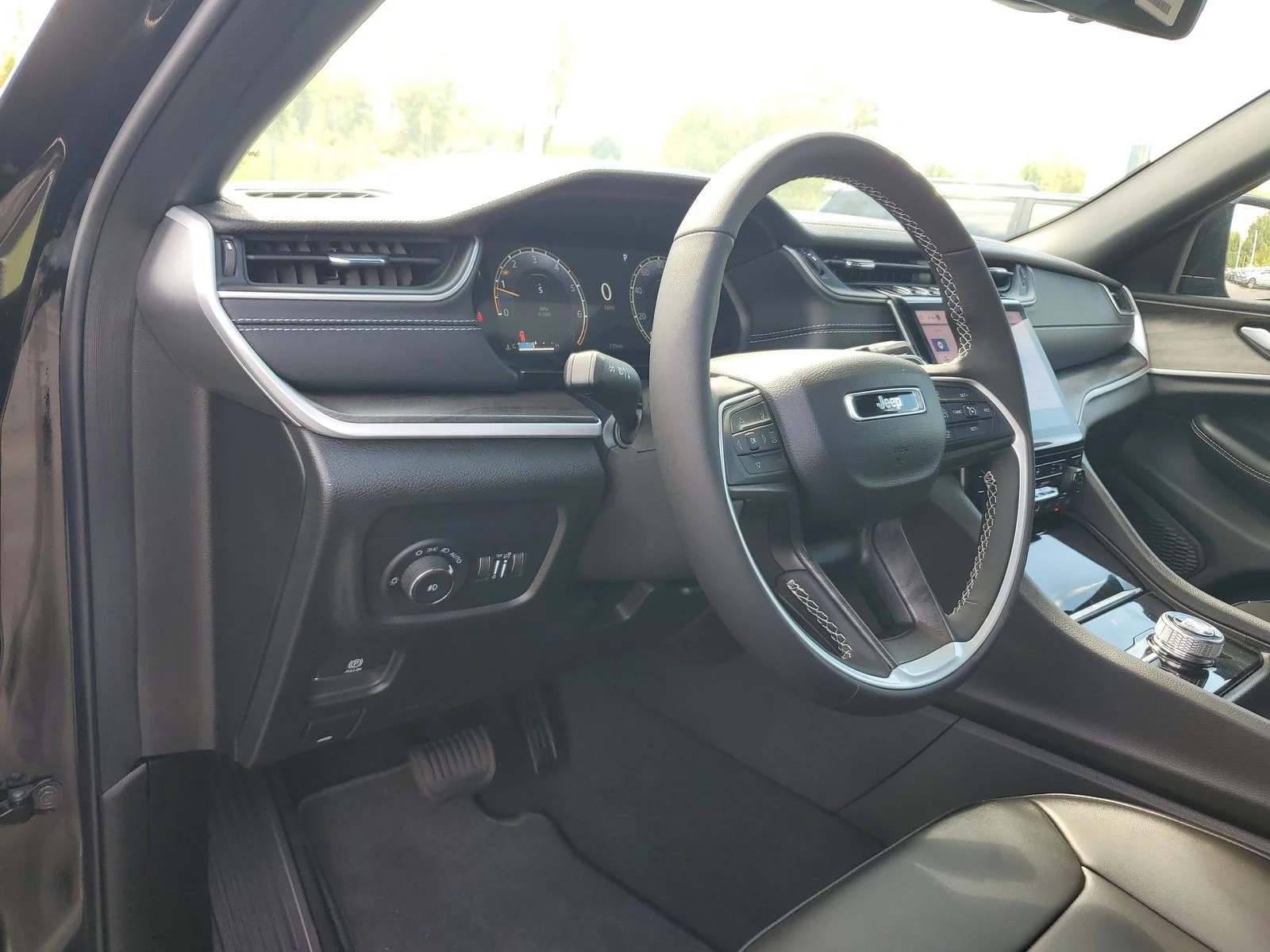 Used 2025 Black Jeep Limited image 9