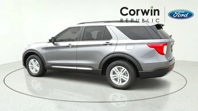 Certified Used 2023 Gray Metallic Ford XLT image 5