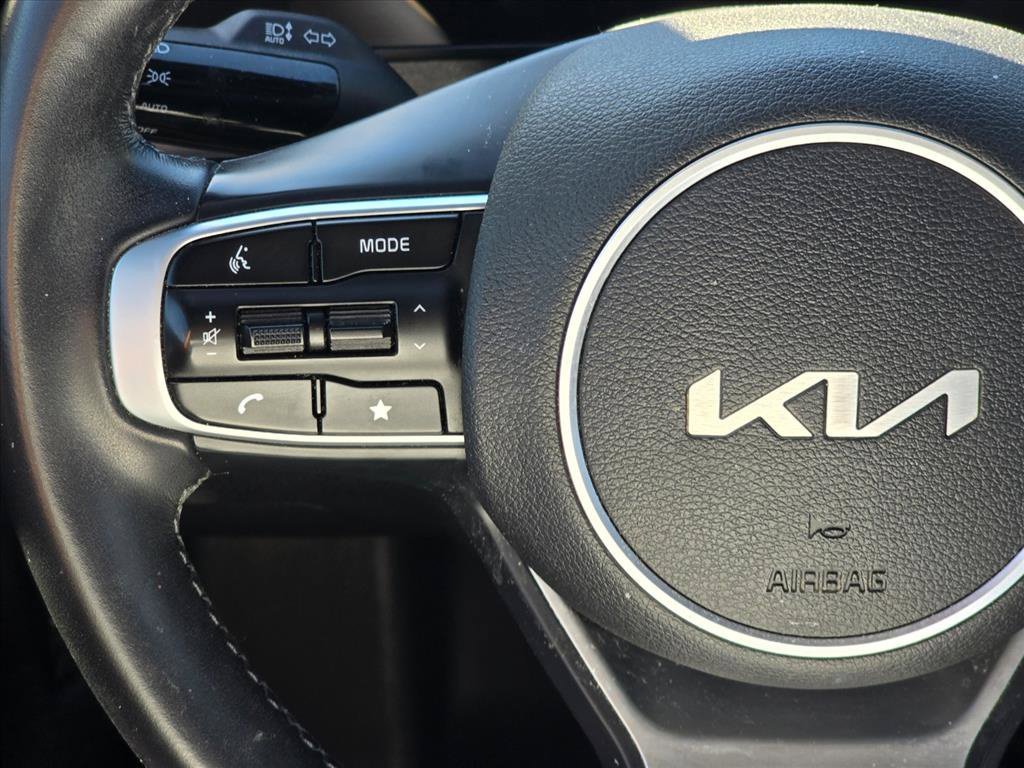 Used 2023 Red Kia X-Line image 16