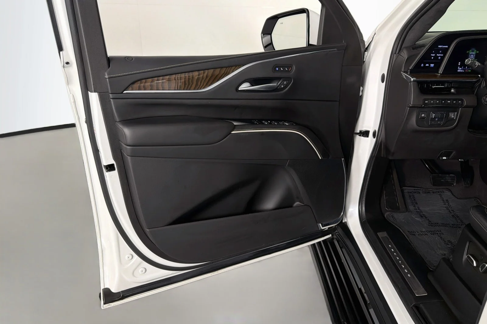 Used 2023 Crystal White Tricoat Cadillac 4WD Sport Platinum image 22