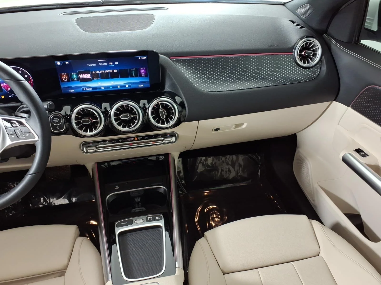 Used 2025 Polar White Mercedes-Benz GLA 250 image 21
