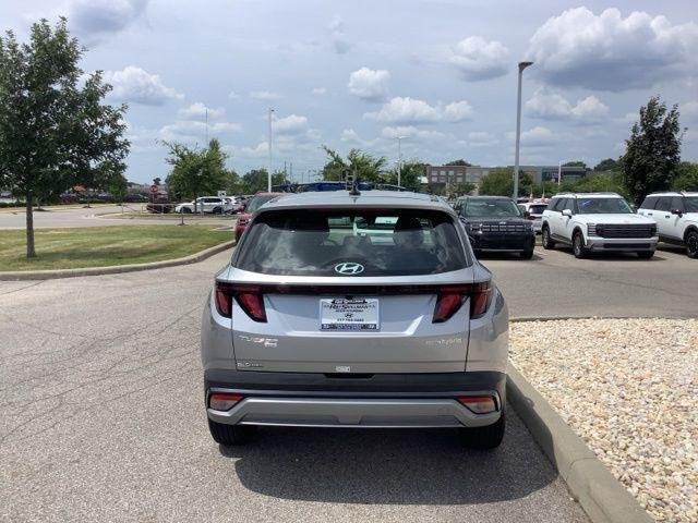 New 2026 Shimmering Silver Hyundai Blue SE image 4