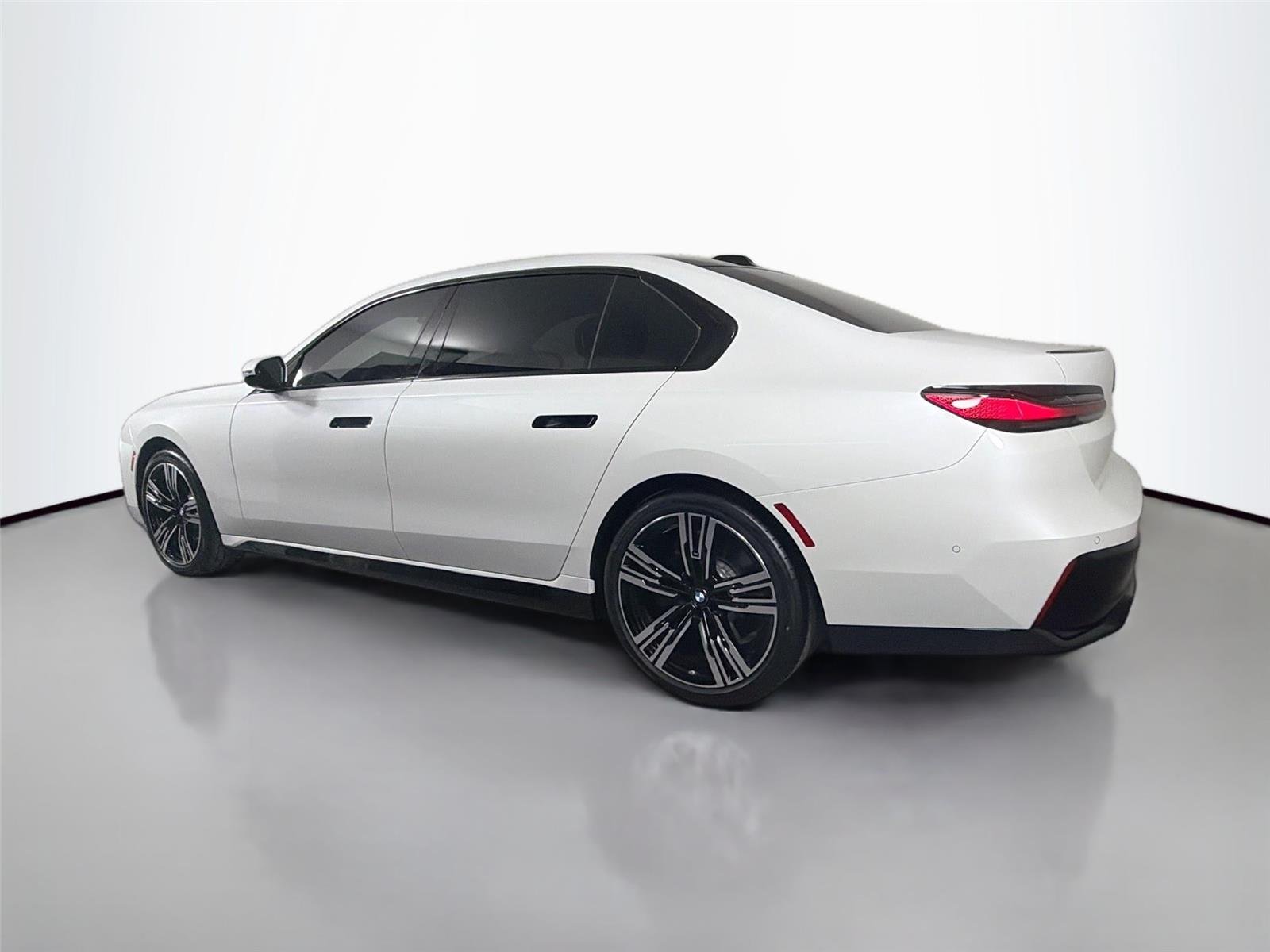 New 2026 Mineral White Metallic BMW 740i image 7