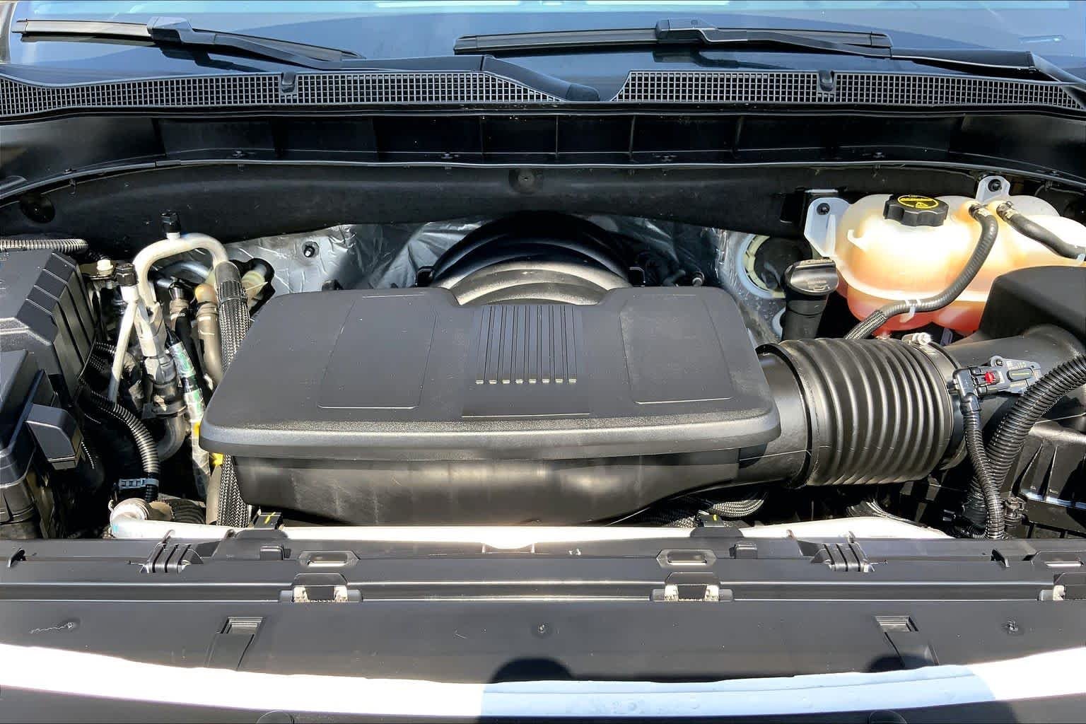Used 2024 Summit White Chevrolet LT image 31
