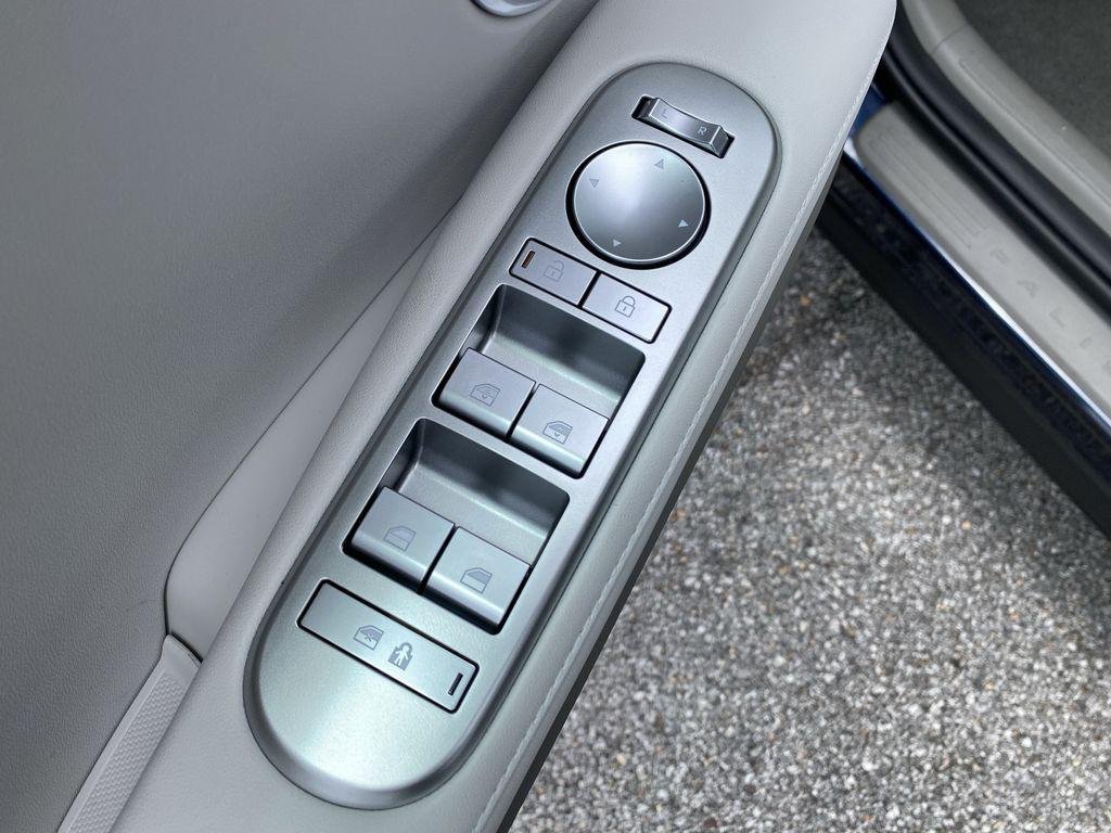 New 2026 Pacific Sapphire Hyundai Blue SEL 8P image 18