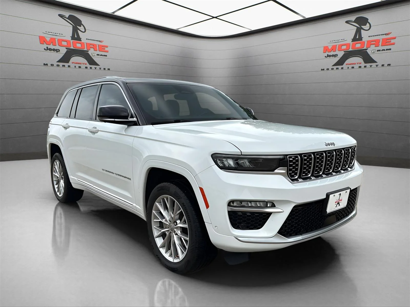 2022 Jeep Grand Cherokee Summit's photo