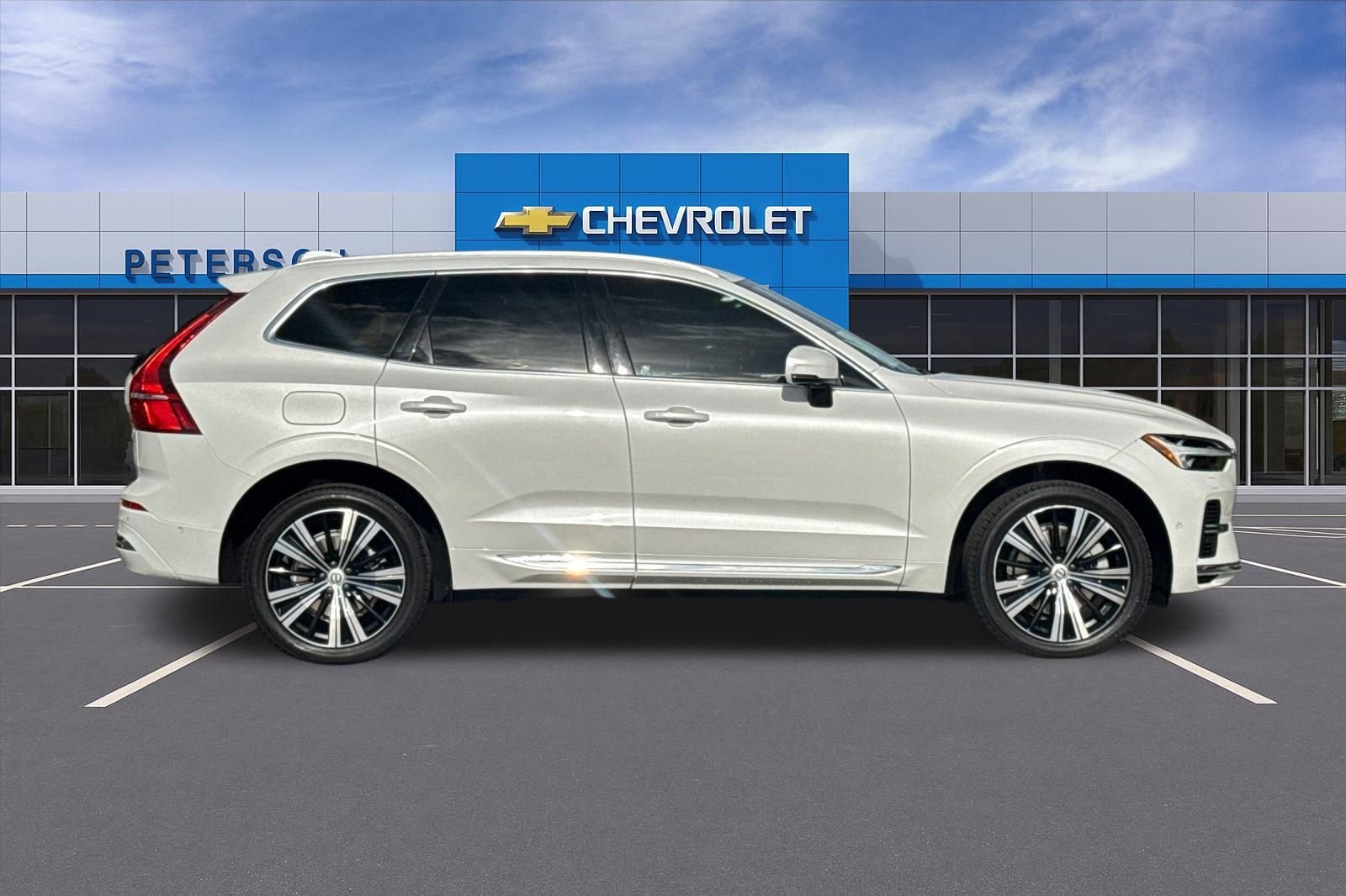 Used 2022 White Volvo T8 Inscription image 3
