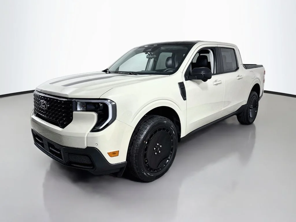 Used 2025 Desert Sand Ford Lariat image 3