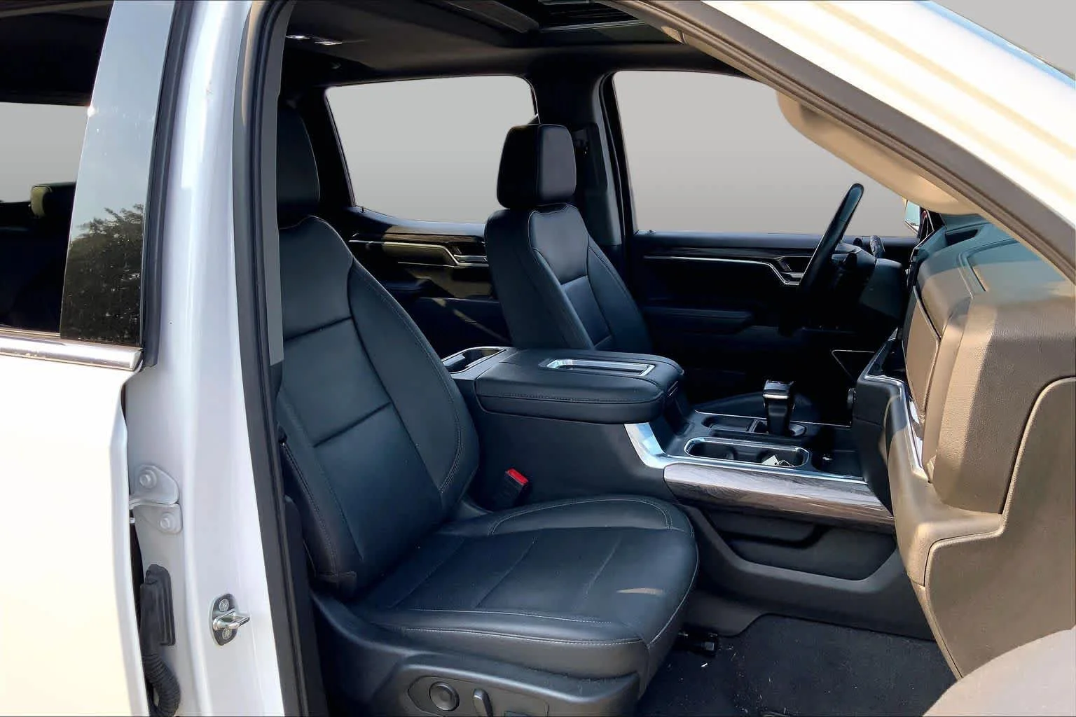 Used 2022 Summit White Chevrolet LTZ image 9