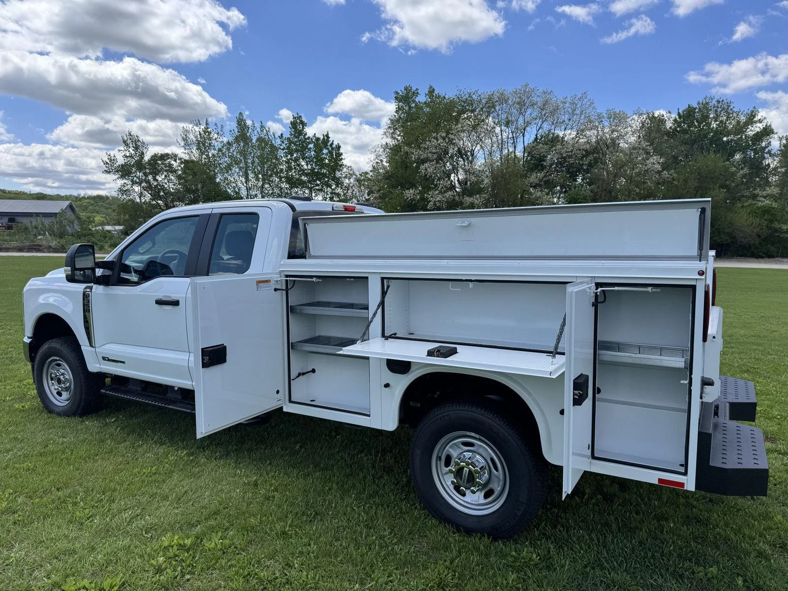 New 2026 Oxford White Ford XL image 2