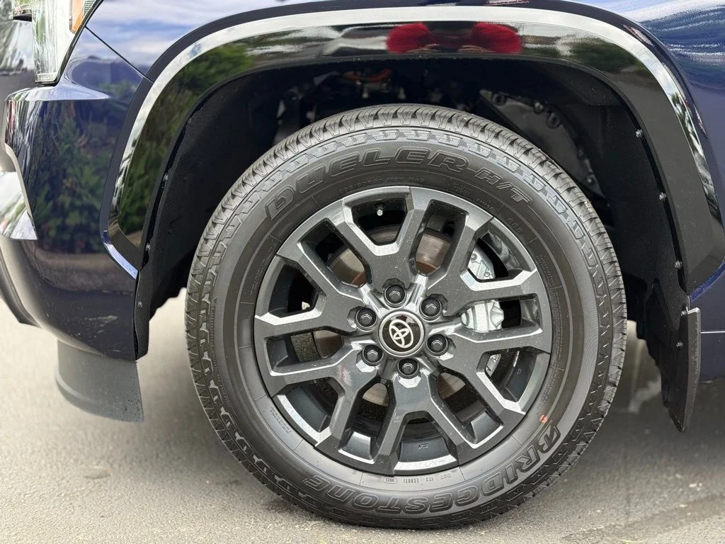 Certified Used 2025  Toyota Platinum image 9