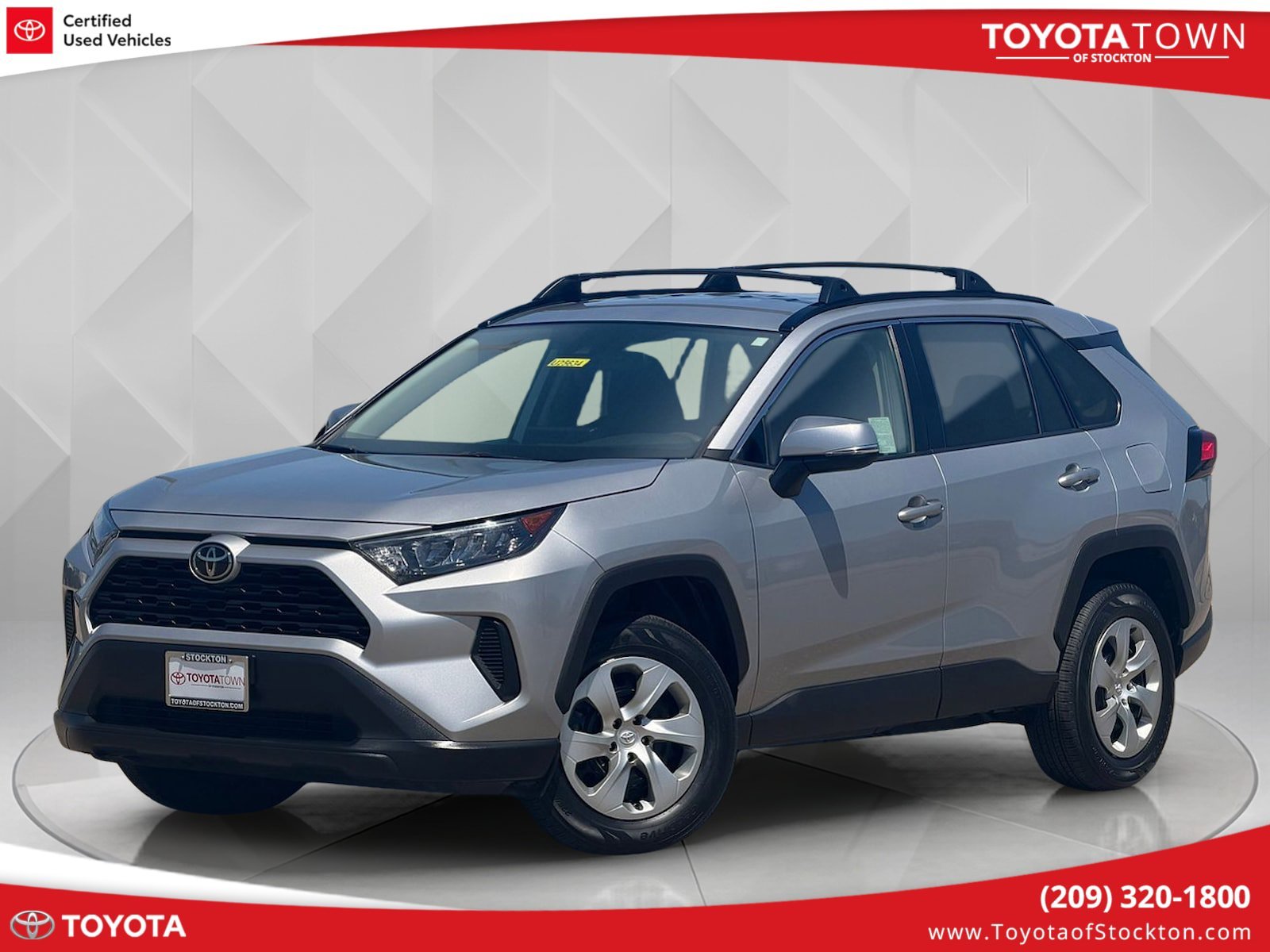 2019 Toyota RAV4 LE FWD's photo