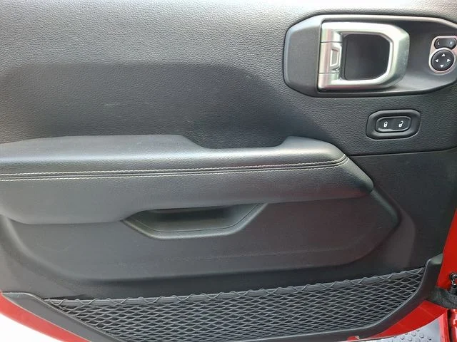 Used 2019 Red Jeep Unlimited Sahara image 13