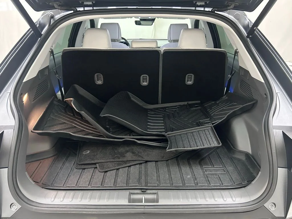 Used 2023 Gray Hyundai SEL image 9