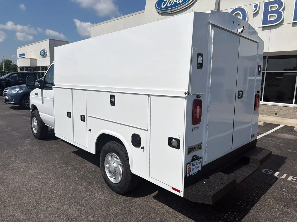 New 2027 Oxford White Ford E-350 SRW image 3
