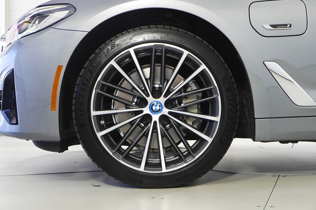 Certified Used 2023 Skyscraper Gray Metallic BMW 530e iPerformance image 5