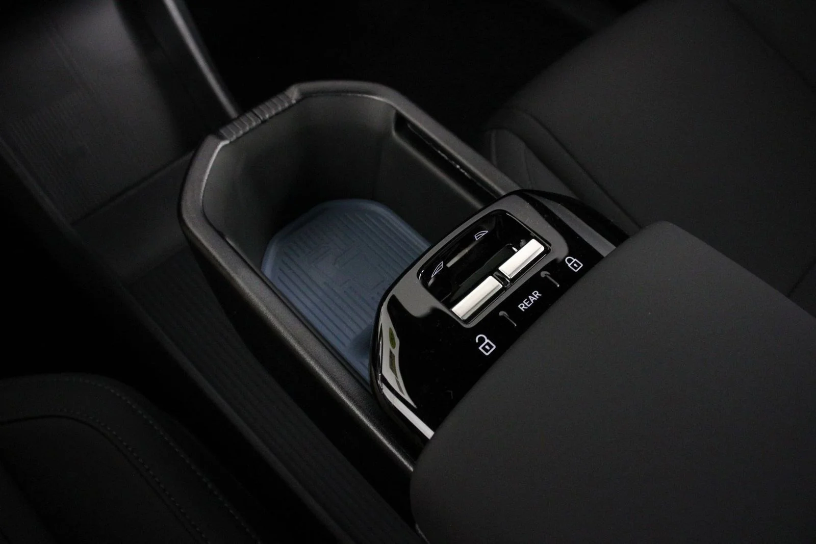 2025 Volvo EX30 Plus - Photo 7