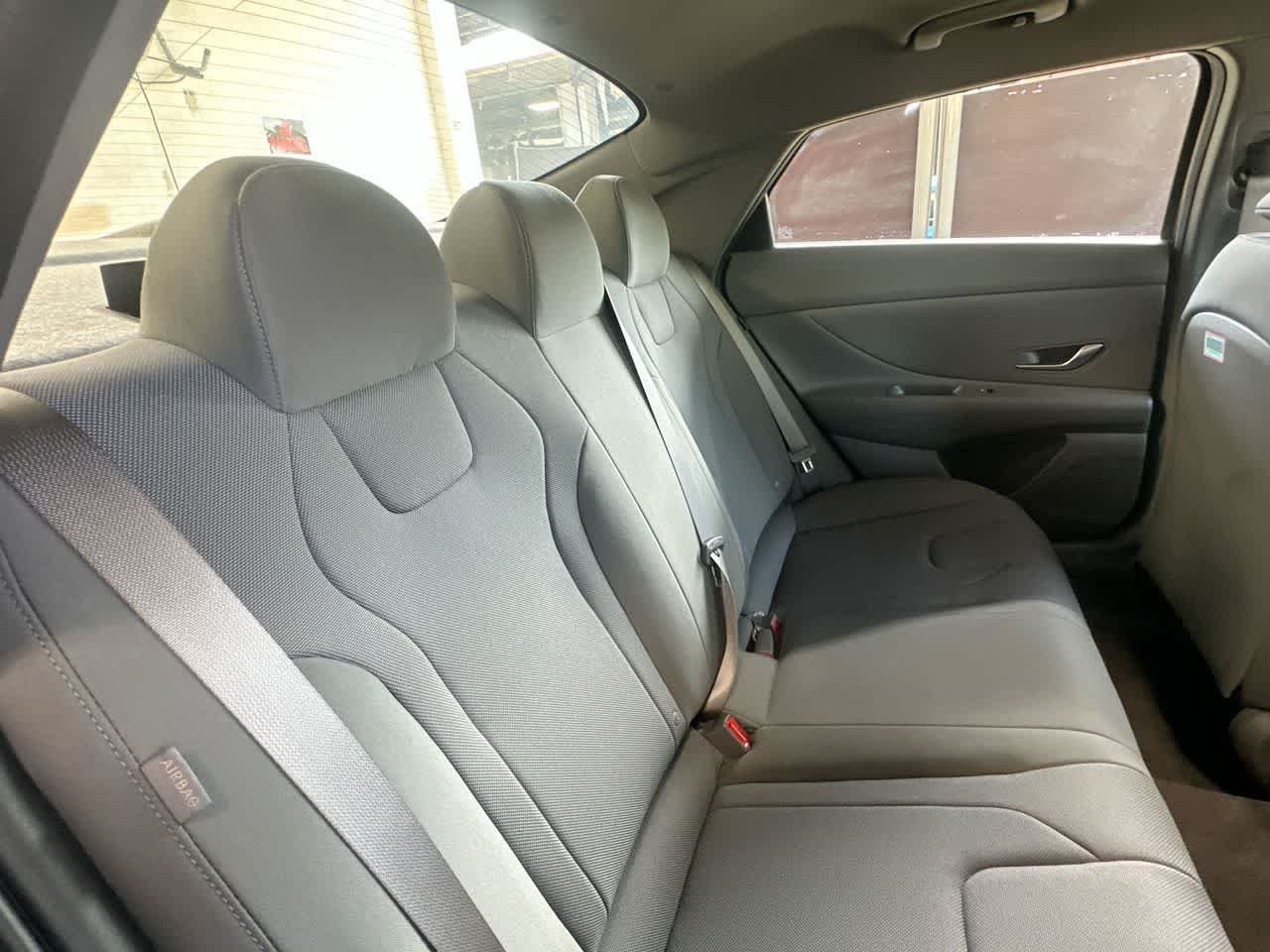 2025 Hyundai Elantra SE - Photo 26