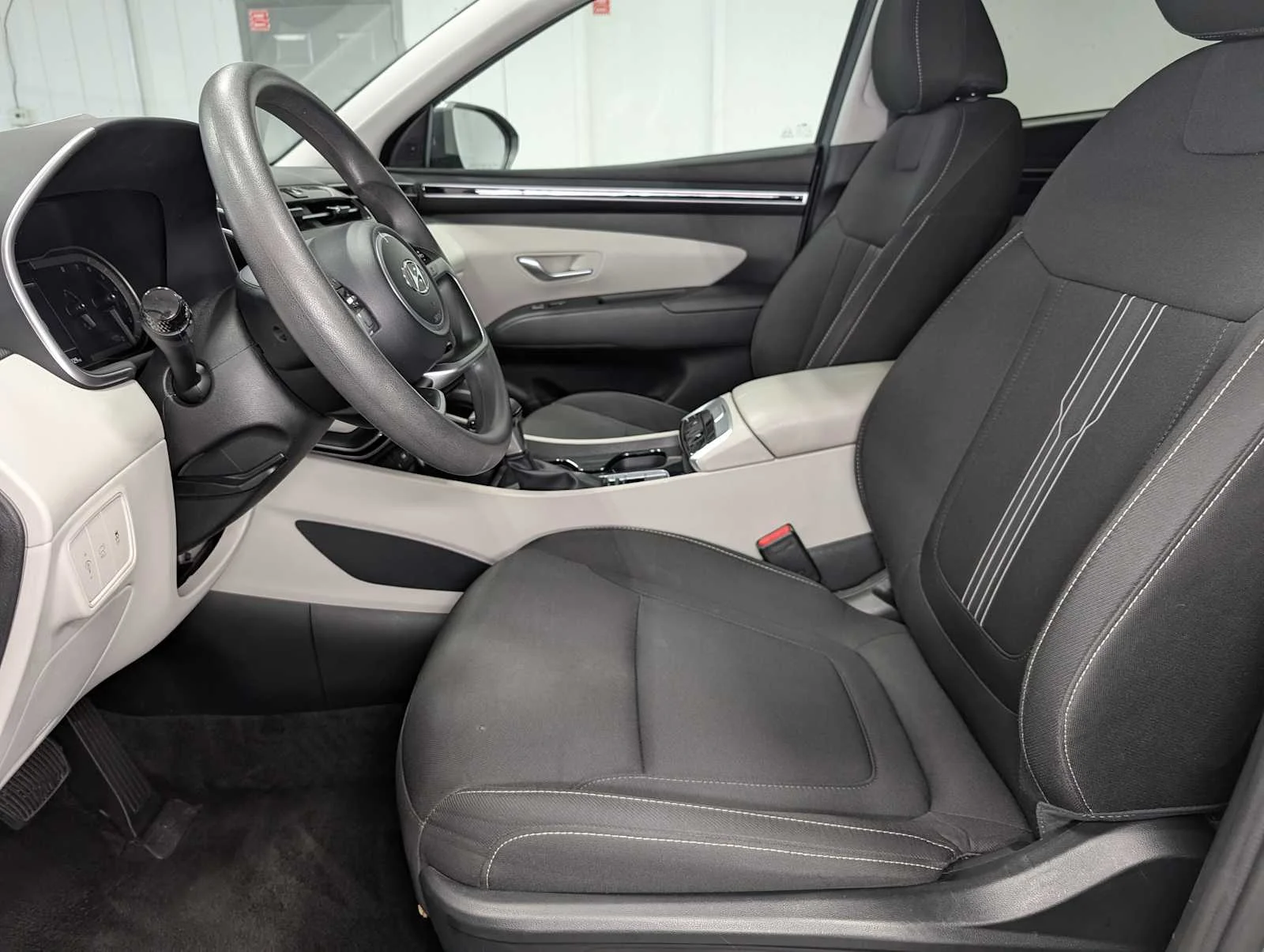 Used 2024 Hampton Gray Hyundai SEL image 4