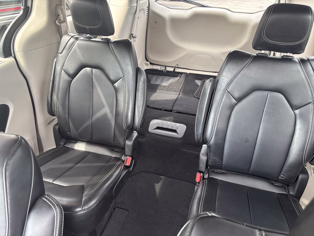 Used 2024 White Chrysler Touring L image 18