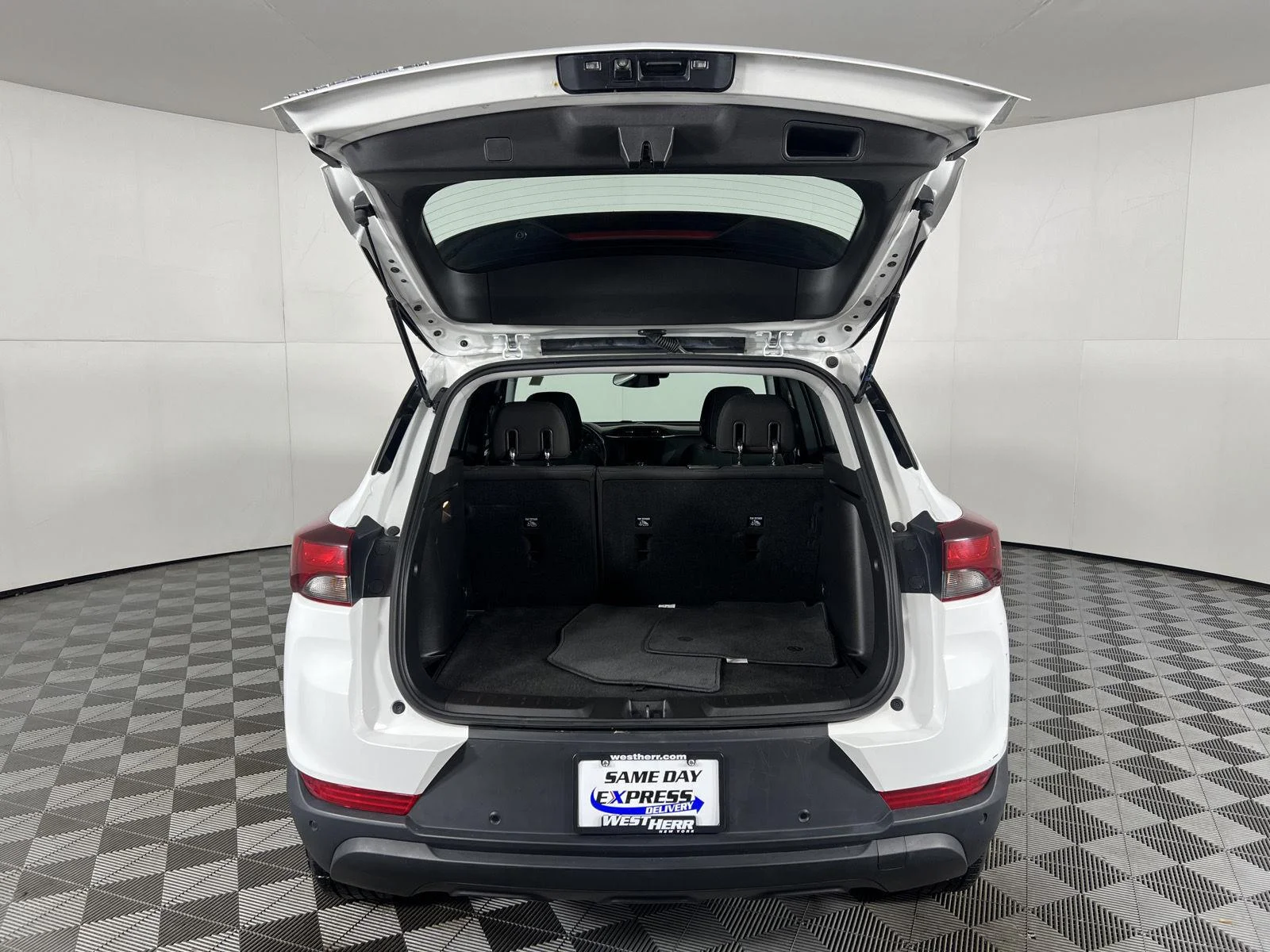 Used 2021 Summit White Chevrolet LS image 21